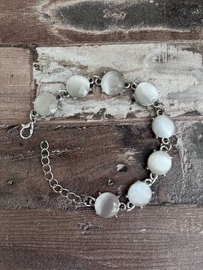 NWOT Buckle| White Faceted Stone Bracelet!
